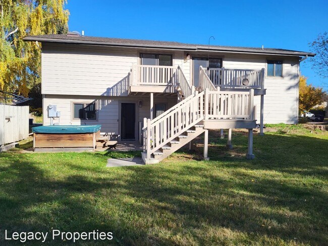 Building Photo - 4 br, 3 bath House - 110 W Graf St.
