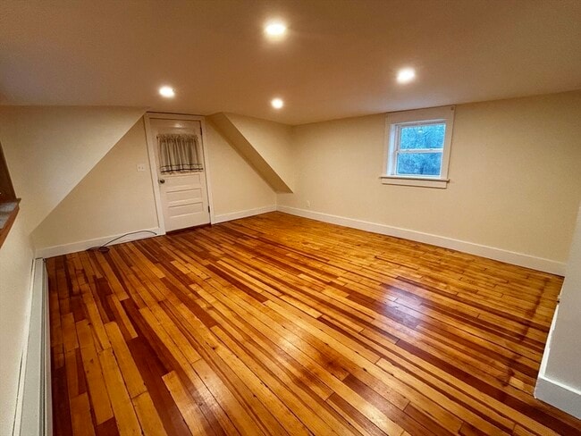 Building Photo - 46 Elm St