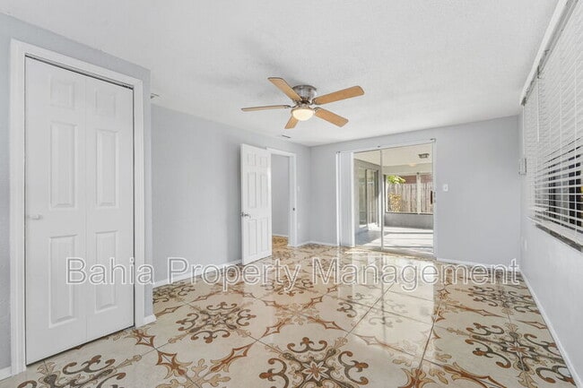 Building Photo - 9425 Palm Ave