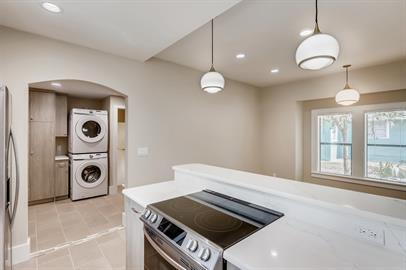 Building Photo - Renovated 4 bedroom, historic home close to downtown!