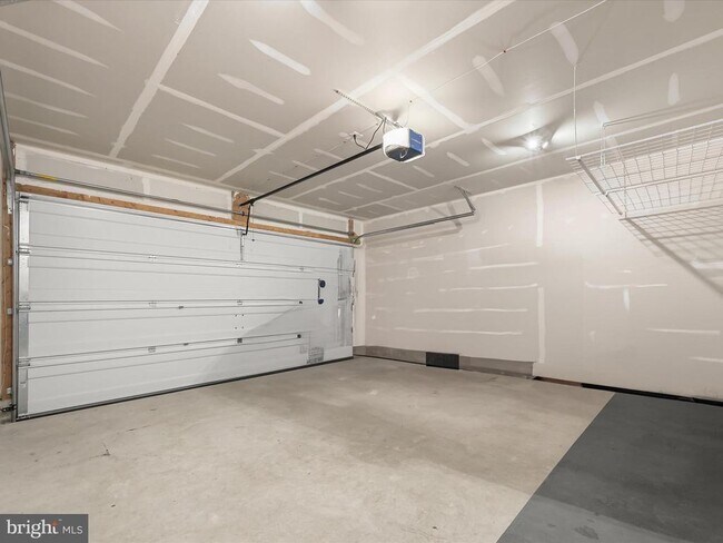 Building Photo - 415 Bodkin St