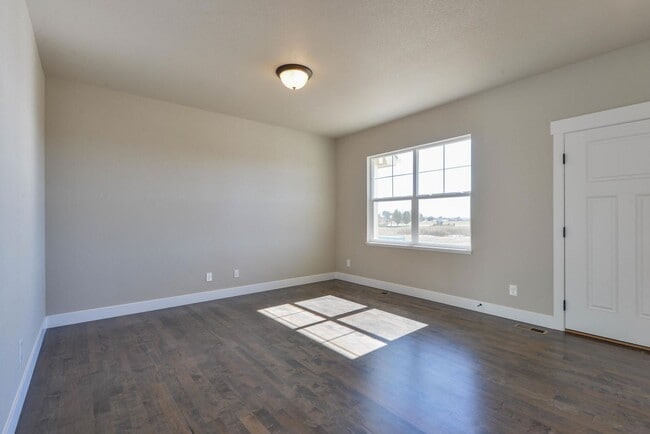 Building Photo - Beautiful, Dog Friendly, 3 Bedroom, 2.5 Ba...