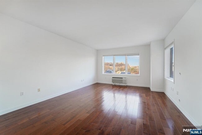 Building Photo - 3118 City