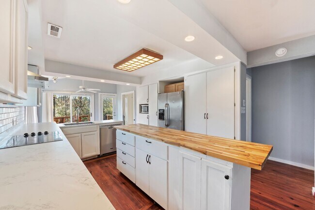 Building Photo - 1029 French Quarter Creek Rd