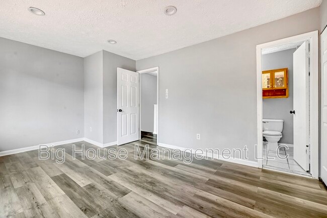 Building Photo - 9 Kings Wharf Pl