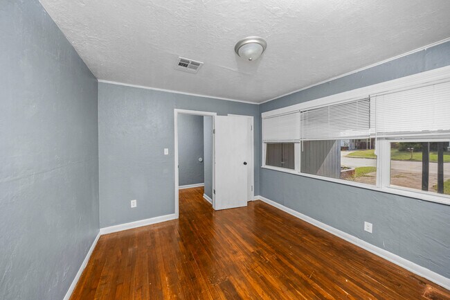 Building Photo - 2035 NW 24th St