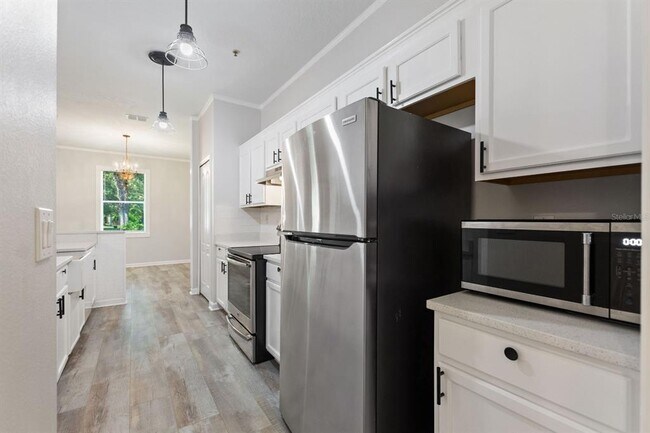 Building Photo - 1220 Priory Cir