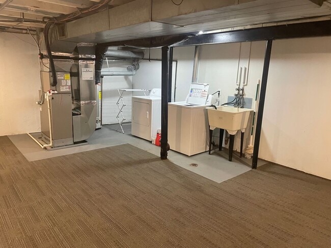 Building Photo - 2 bedroom 1 bath close to 23 **Immediate occupancy**