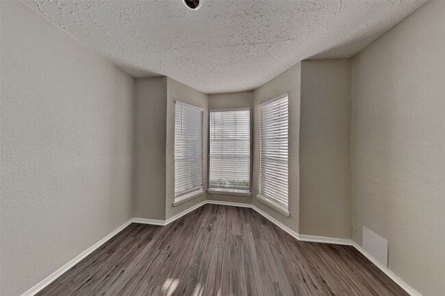 Building Photo - 7443 Kite Hill Dr