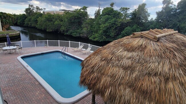 Building Photo - 1400 NE 55th St