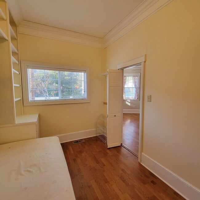 Building Photo - 403 Talbert St