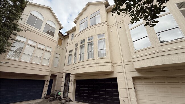 Building Photo - 1107 Marconi St