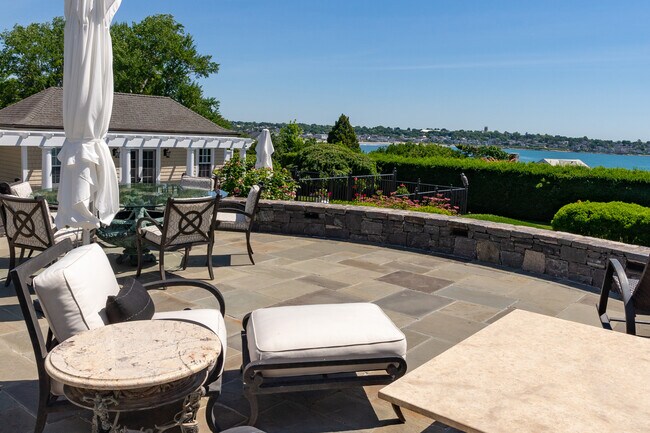 Building Photo - 3 Barclay Sq