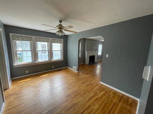 Building Photo - 928 Monterey Ave