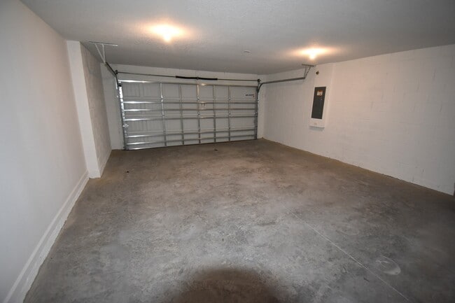 Building Photo - 2090 Gold Dust Dr