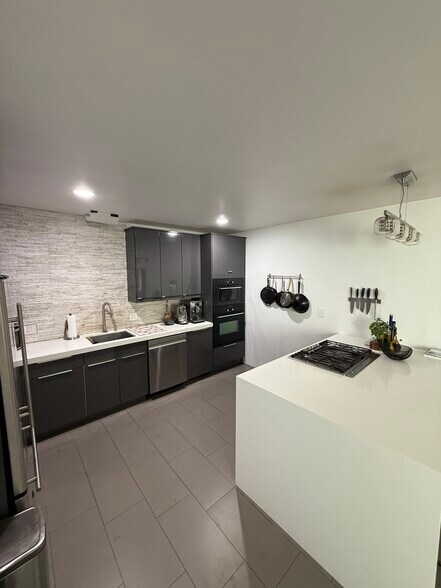 Building Photo - 4919 Klump Ave