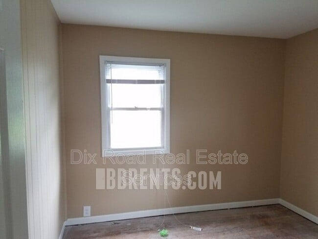 Building Photo - 1096 Corwin Ave