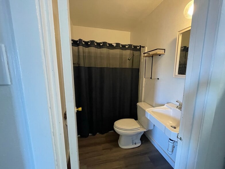 Building Photo - 765 S Main St