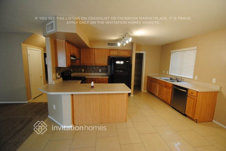 Building Photo - 13442 W Rose Ln