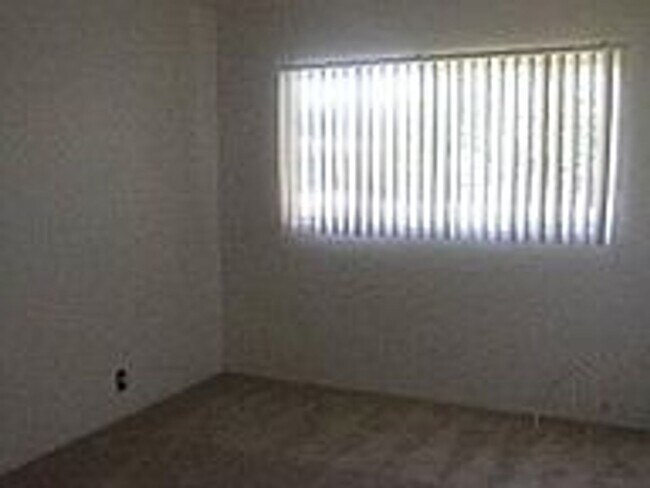 Building Photo - Charming 4-Bedroom Home in Hudson Park – L...