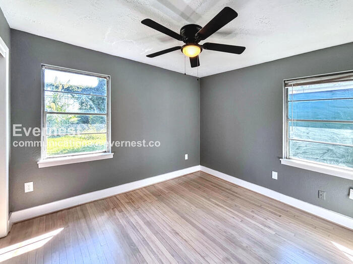 Building Photo - 413 Brown Dr