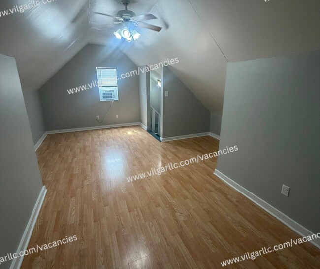 Building Photo - 3910 Deodar St