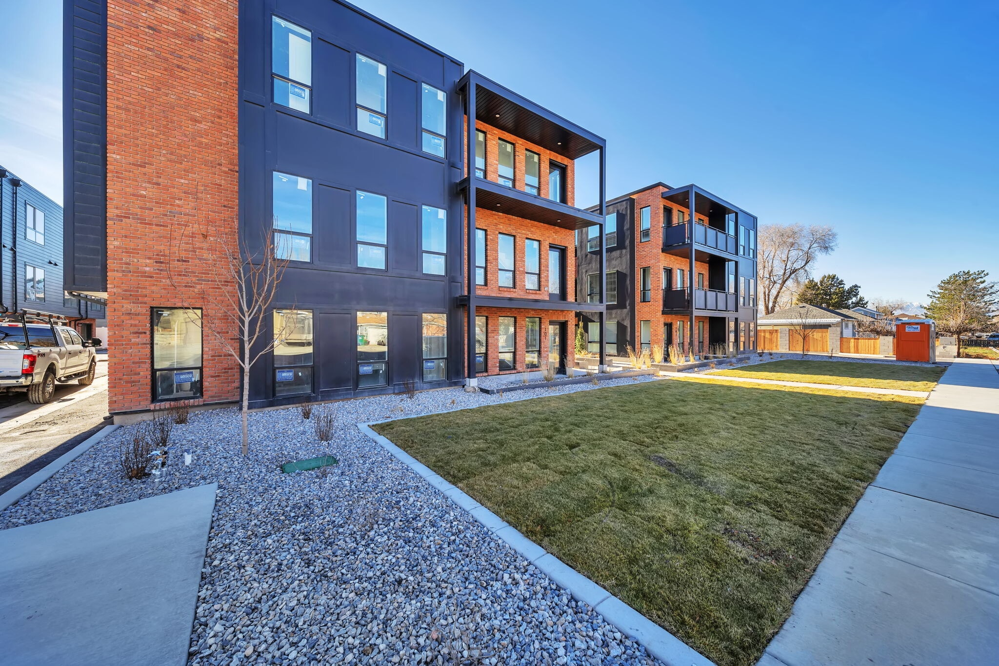 Building Photo - 884 E Rowley Dr