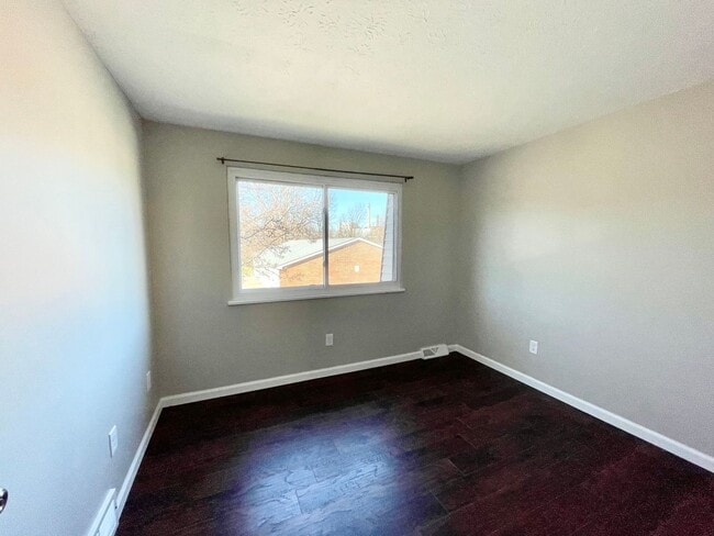 Building Photo - 3 Bed-1.5 Bath Condo In Avon Lake