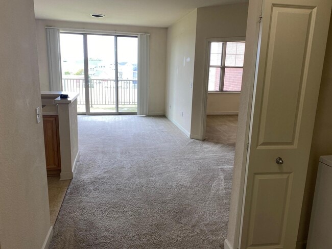 Building Photo - 4110 S Lake Dr