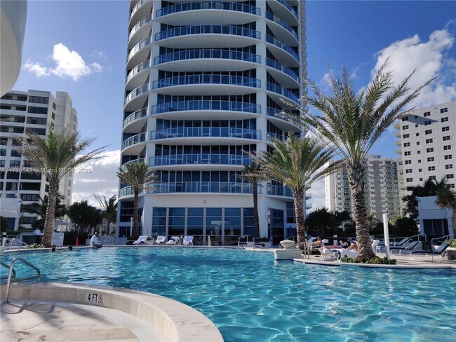 Building Photo - 3101 S Ocean Dr