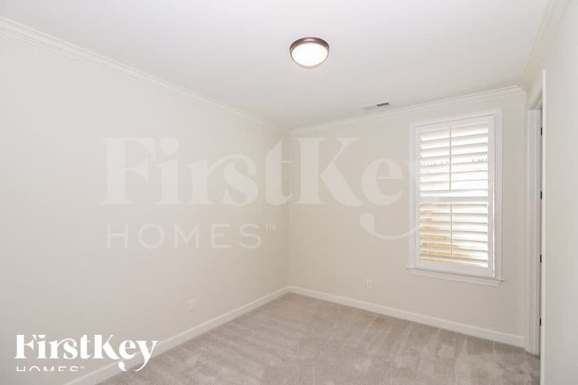 Building Photo - 10242 Evergreen Manor Cv