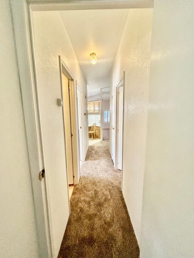 Building Photo - Charming 2-Bedroom 2-Bathroom Furnished Ma...