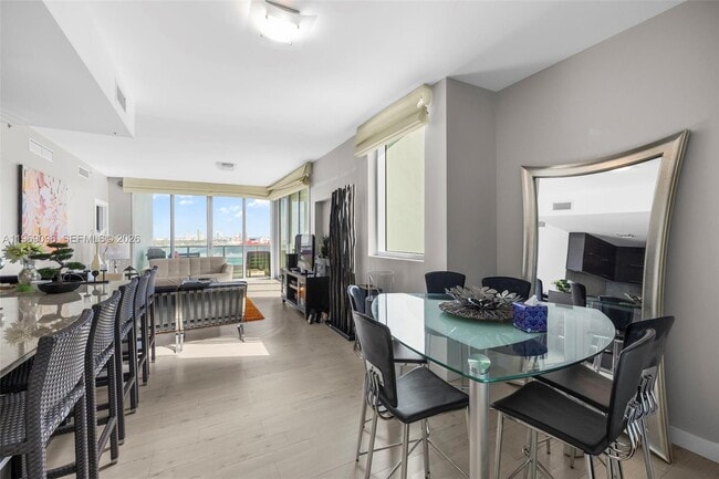 Building Photo - 900 Biscayne Blvd