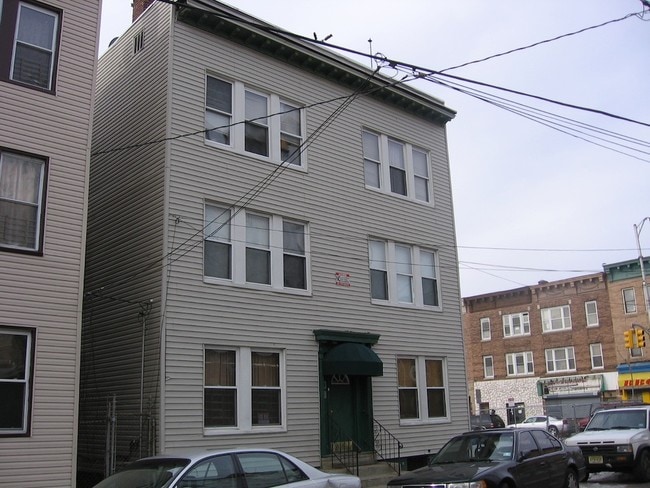 Building Photo - 191 Wegman Pky
