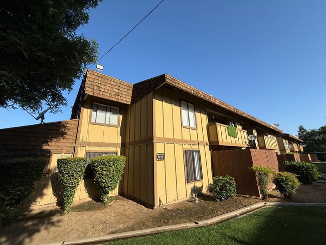 Primary Photo - Downstairs 2 bedroom, 1 bathroom condo loc...