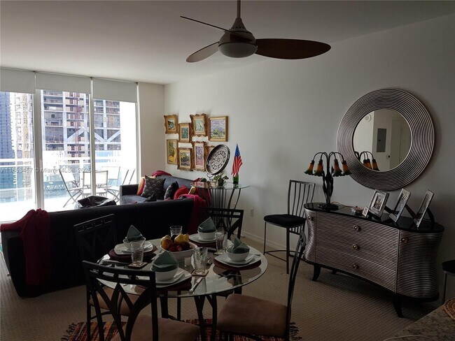 Building Photo - 950 Brickell Bay Dr