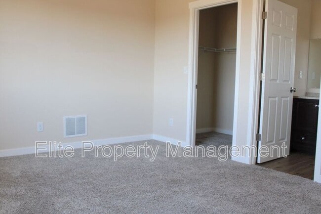Building Photo - 318 W Coral Dr