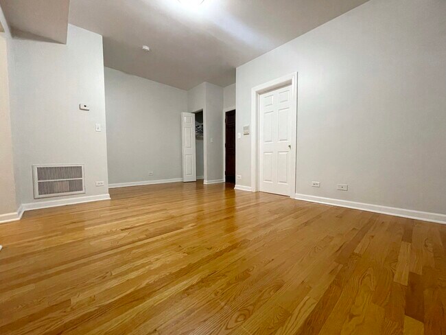 Building Photo - 3601 W Le Moyne St