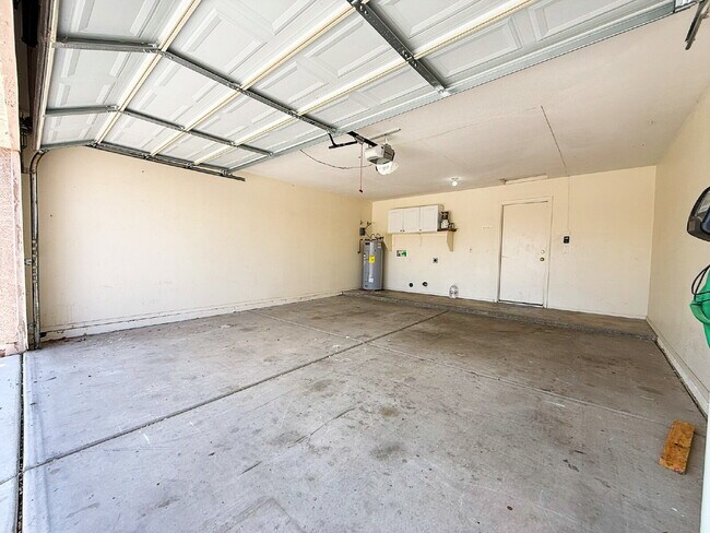 Building Photo - Charming 3-Bed, 2-Bath Home with Oversized...