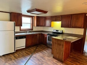 Building Photo - Beautiful 4 bedrooms house in a quiet little town