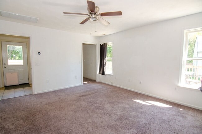 Building Photo - Precious Bungalow Home Rental in Norfolk!