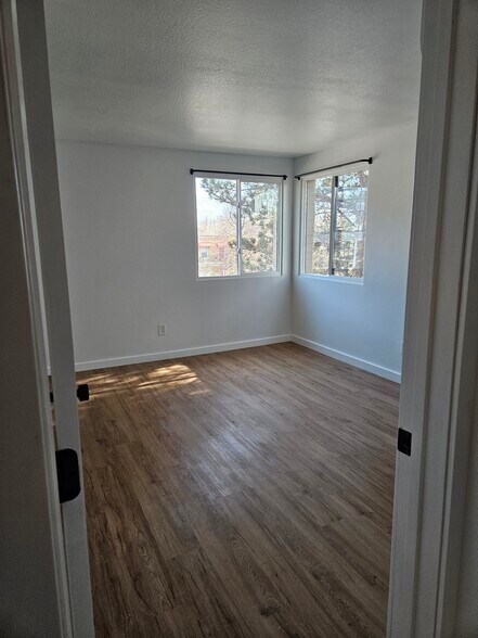 Building Photo - 530 S 400 E