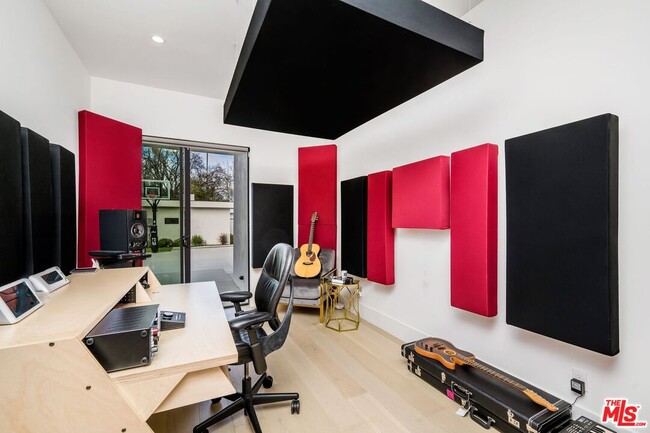 Building Photo - 22931 Dolorosa St