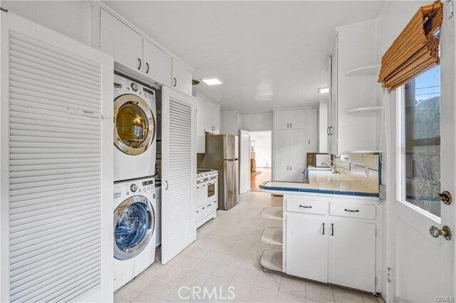 Building Photo - 2007 Glenneyre St