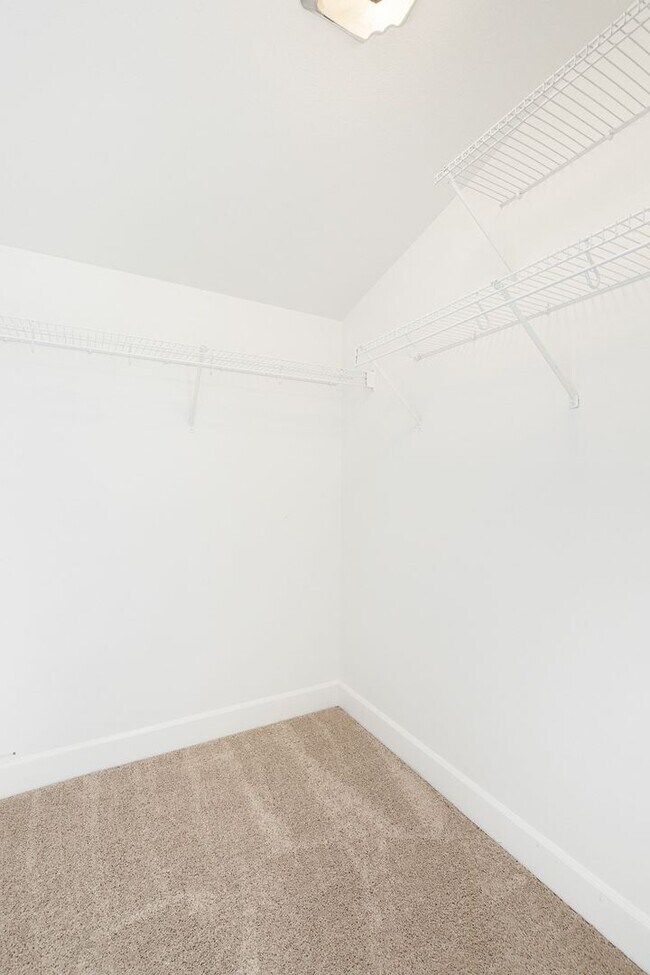 Building Photo - Fantastic Ballard 3 Bedroom 3 Bath Townhouse w/ Garage