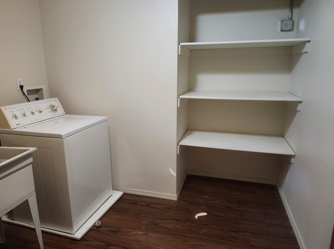 Building Photo - 820 Montana Ave