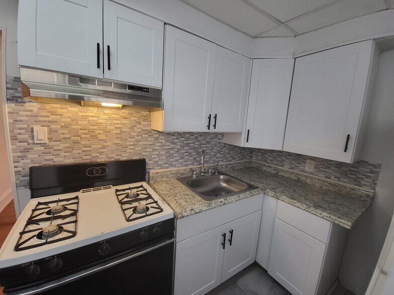 Primary Photo - 6643 Chew Ave