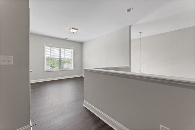 Building Photo - Pristine and Spacious Home in Highly Desirable Winston Pointe