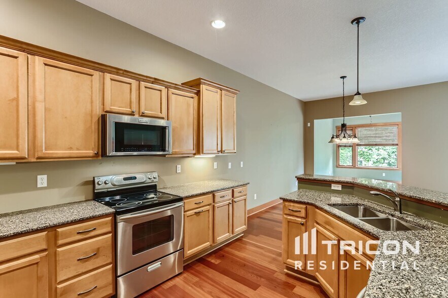 Building Photo - 4025 Heritage Ln SE