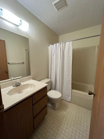 Building Photo - 7548 Anderson Ave NE